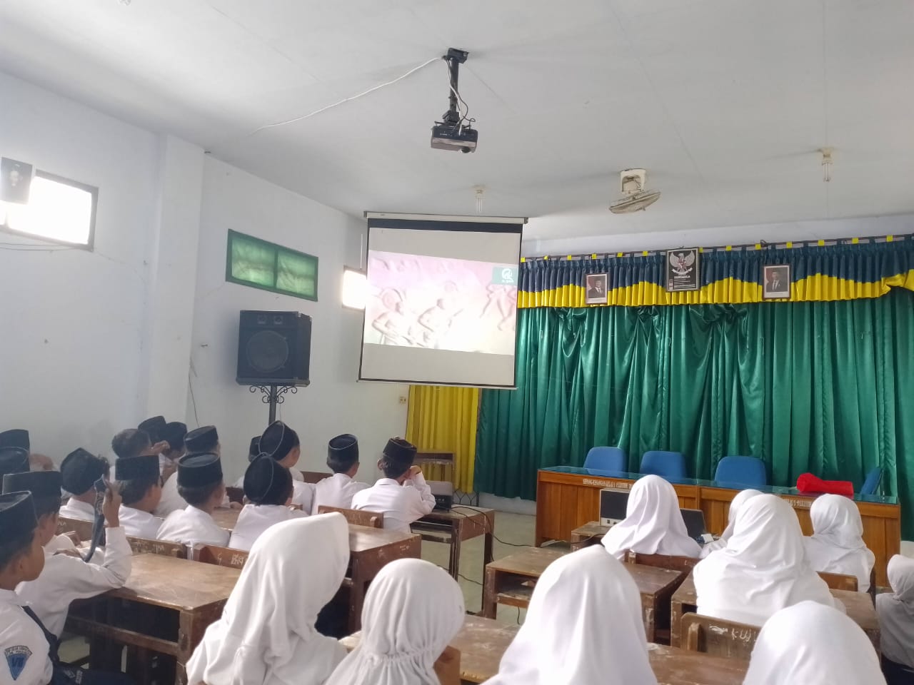 Siswa SMP Islam Simbang Wetan Gelar Nobar Film G30S/PKI: Belajar Sejarah, Menolak Adu Domba